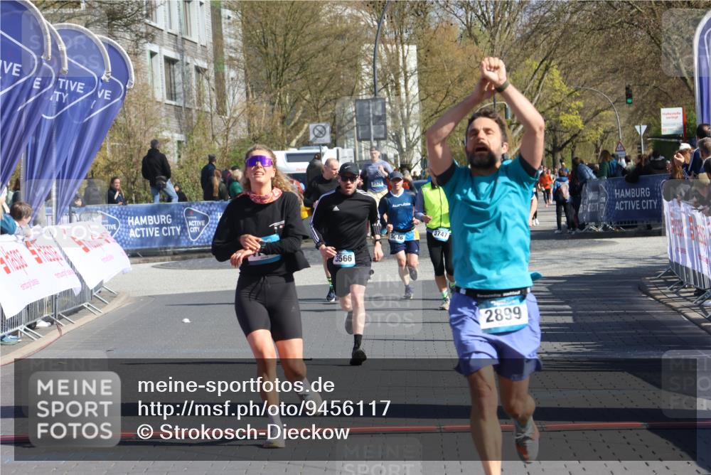 12.04.2026 - 45. Internationalen Wilhelmsburger Insellauf Strokosch-Dieckow http://msf.ph/oto/9456117 12.04.2026 10:45:31 Ziel 2899, 4785, 3566 meine-sportfotos.de