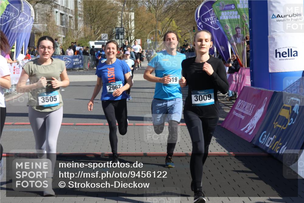 12.04.2026 - 45. Internationalen Wilhelmsburger Insellauf Strokosch-Dieckow http://msf.ph/oto/9456122 12.04.2026 11:02:47 Ziel 2985, 3505, 3009, 2962, 2919 meine-sportfotos.de