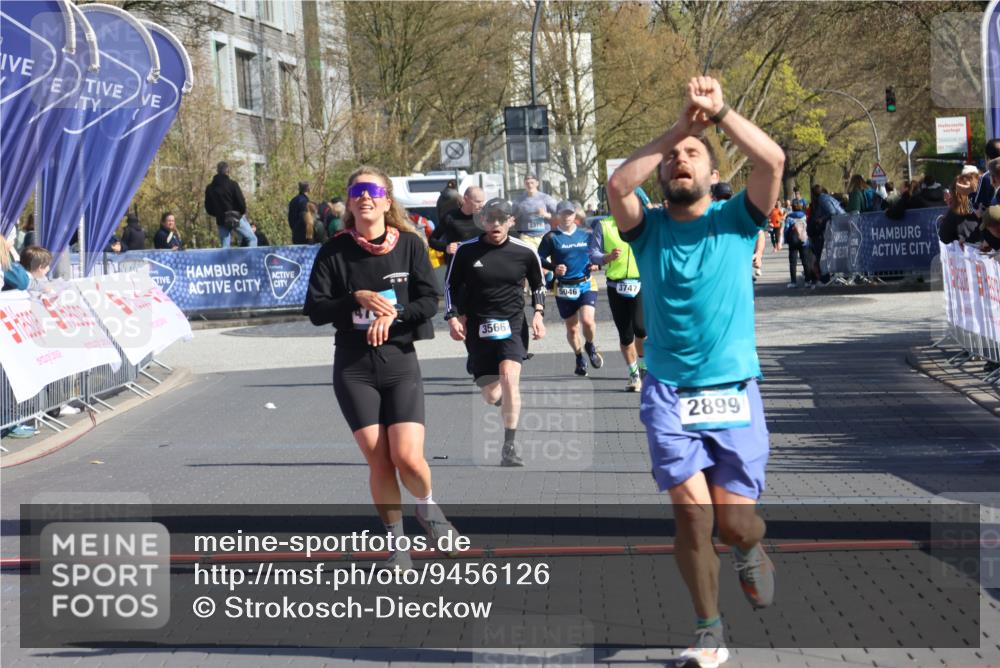 12.04.2026 - 45. Internationalen Wilhelmsburger Insellauf Strokosch-Dieckow http://msf.ph/oto/9456126 12.04.2026 10:45:31 Ziel 2899, 4785, 3566 meine-sportfotos.de