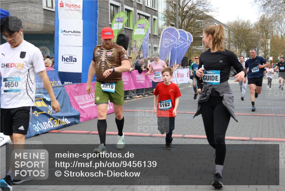 12.04.2026 - 45. Internationalen Wilhelmsburger Insellauf Strokosch-Dieckow http://msf.ph/oto/9456139 12.04.2026 13:03:30 Ziel 4816, 5162 meine-sportfotos.de