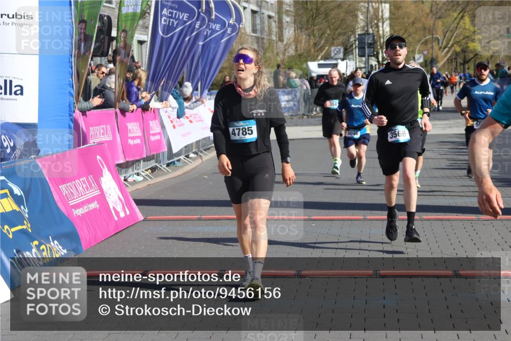 12.04.2026 - 45. Internationalen Wilhelmsburger Insellauf Strokosch-Dieckow http://msf.ph/oto/9456156 12.04.2026 10:45:34 Ziel 2899, 4785, 3566, 5037, 5046, 3747 meine-sportfotos.de