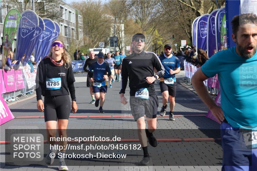 12.04.2026 - 45. Internationalen Wilhelmsburger Insellauf Strokosch-Dieckow http://msf.ph/oto/9456182 12.04.2026 10:45:35 Ziel 2899, 4785, 3566, 5037, 5046, 3747, 3054 meine-sportfotos.de