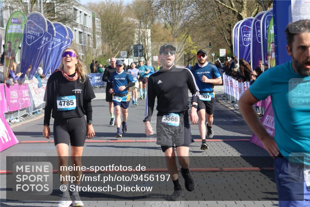 12.04.2026 - 45. Internationalen Wilhelmsburger Insellauf Strokosch-Dieckow http://msf.ph/oto/9456197 12.04.2026 10:45:35 Ziel 2899, 4785, 3566, 5037, 5046, 3747, 3054 meine-sportfotos.de
