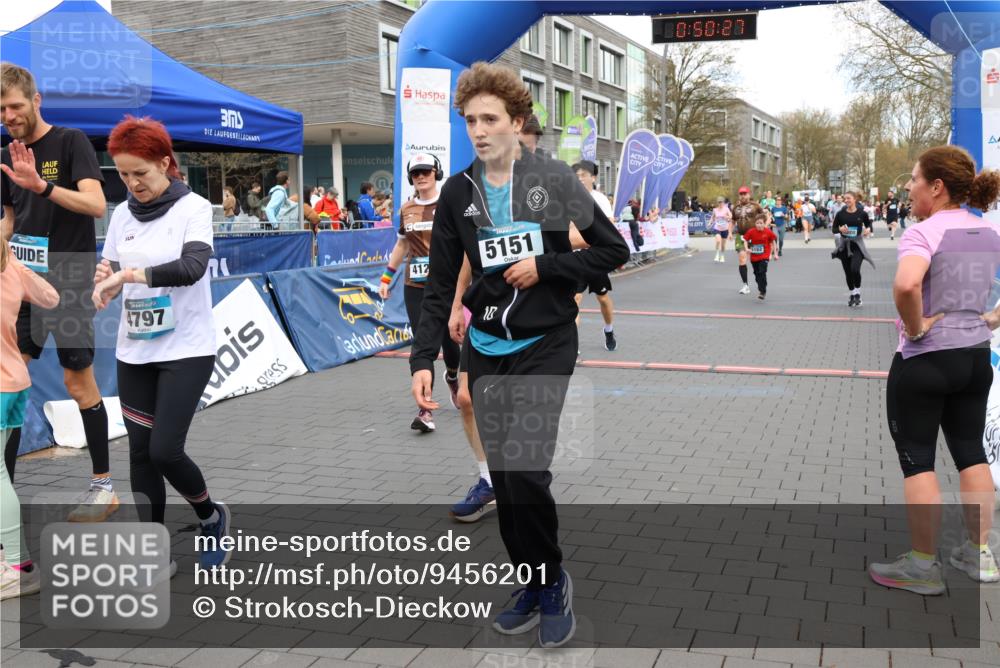 12.04.2026 - 45. Internationalen Wilhelmsburger Insellauf Strokosch-Dieckow http://msf.ph/oto/9456201 12.04.2026 13:03:27 Ziel 5151 meine-sportfotos.de