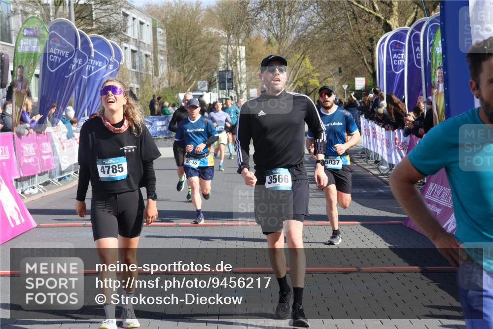 12.04.2026 - 45. Internationalen Wilhelmsburger Insellauf Strokosch-Dieckow http://msf.ph/oto/9456217 12.04.2026 10:45:35 Ziel 2899, 4785, 3566, 5037, 5046, 3747, 3054 meine-sportfotos.de