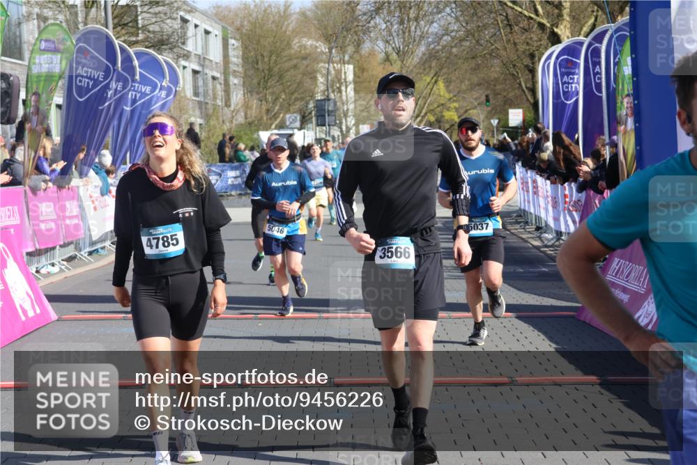 12.04.2026 - 45. Internationalen Wilhelmsburger Insellauf Strokosch-Dieckow http://msf.ph/oto/9456226 12.04.2026 10:45:35 Ziel 2899, 4785, 3566, 5037, 5046, 3747, 3054 meine-sportfotos.de