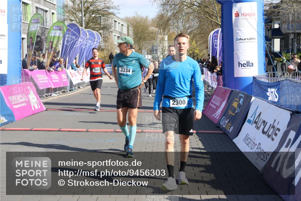 12.04.2026 - 45. Internationalen Wilhelmsburger Insellauf Strokosch-Dieckow http://msf.ph/oto/9456303 12.04.2026 10:45:47 Ziel 2300, 3334, 4958, 3500, 4928, 4333, 2301, 2995 meine-sportfotos.de