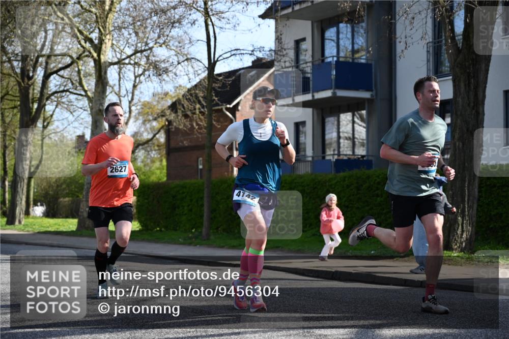 12.04.2026 - 45. Internationalen Wilhelmsburger Insellauf J. Mangold http://msf.ph/oto/9456304 12.04.2026 10:29:36 Ziel 4027, 5804, 3355, 4142, 2627, 3542, 4511, 5459, 4670, 4904, 5534, 3845, 5052, 4275, 4748, 4749 meine-sportfotos.de