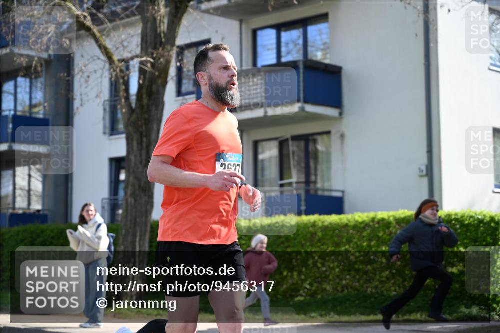 12.04.2026 - 45. Internationalen Wilhelmsburger Insellauf J. Mangold http://msf.ph/oto/9456317 12.04.2026 10:29:37 Ziel 4027, 5804, 3355, 4142, 2627, 3542, 4511, 5459, 4670, 4904, 5534, 3845, 5052, 4275, 4748, 4749 meine-sportfotos.de