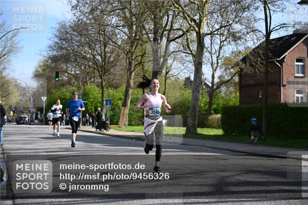 12.04.2026 - 45. Internationalen Wilhelmsburger Insellauf J. Mangold http://msf.ph/oto/9456326 12.04.2026 10:29:44 Ziel 4142, 2627, 3542, 4511, 5459, 4670, 4904, 5534, 3845, 5052, 4275, 4748, 4749, 3081, 3958, 4340 meine-sportfotos.de