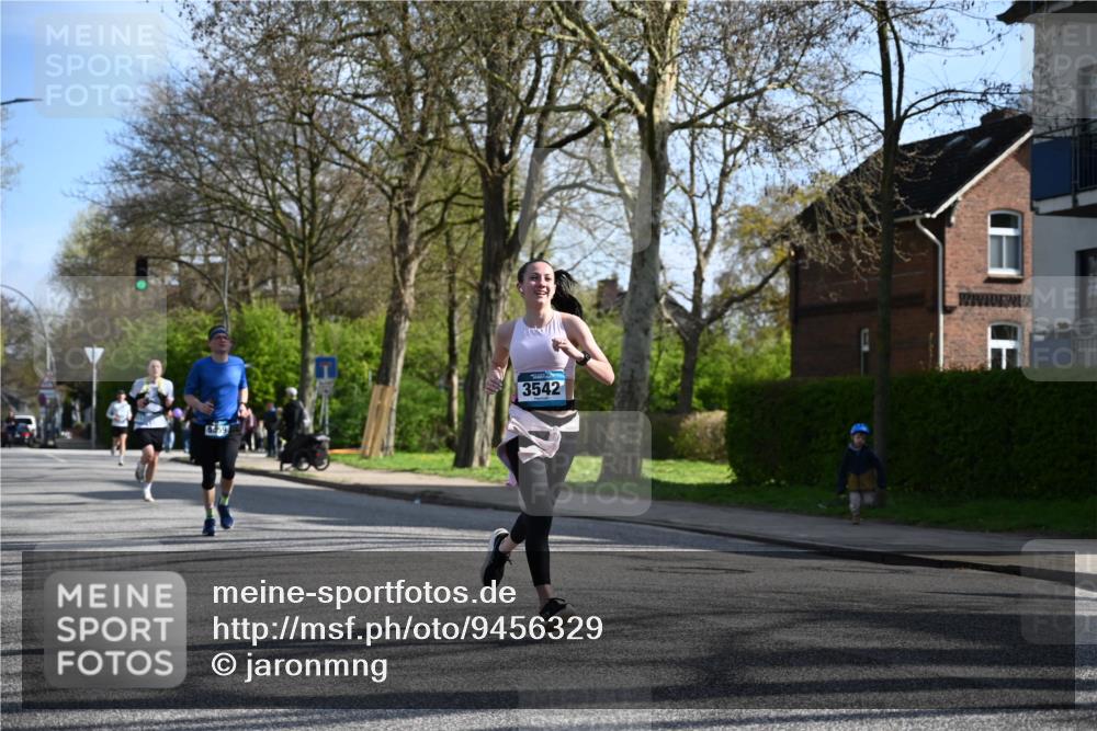 12.04.2026 - 45. Internationalen Wilhelmsburger Insellauf J. Mangold http://msf.ph/oto/9456329 12.04.2026 10:29:45 Ziel 4142, 2627, 3542, 4511, 5459, 4670, 4904, 5534, 3845, 5052, 4275, 4748, 4749, 3081, 3958, 4340 meine-sportfotos.de