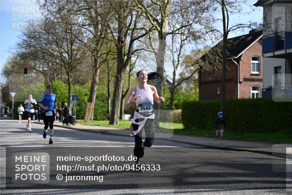 12.04.2026 - 45. Internationalen Wilhelmsburger Insellauf J. Mangold http://msf.ph/oto/9456333 12.04.2026 10:29:45 Ziel 4142, 2627, 3542, 4511, 5459, 4670, 4904, 5534, 3845, 5052, 4275, 4748, 4749, 3081, 3958, 4340 meine-sportfotos.de