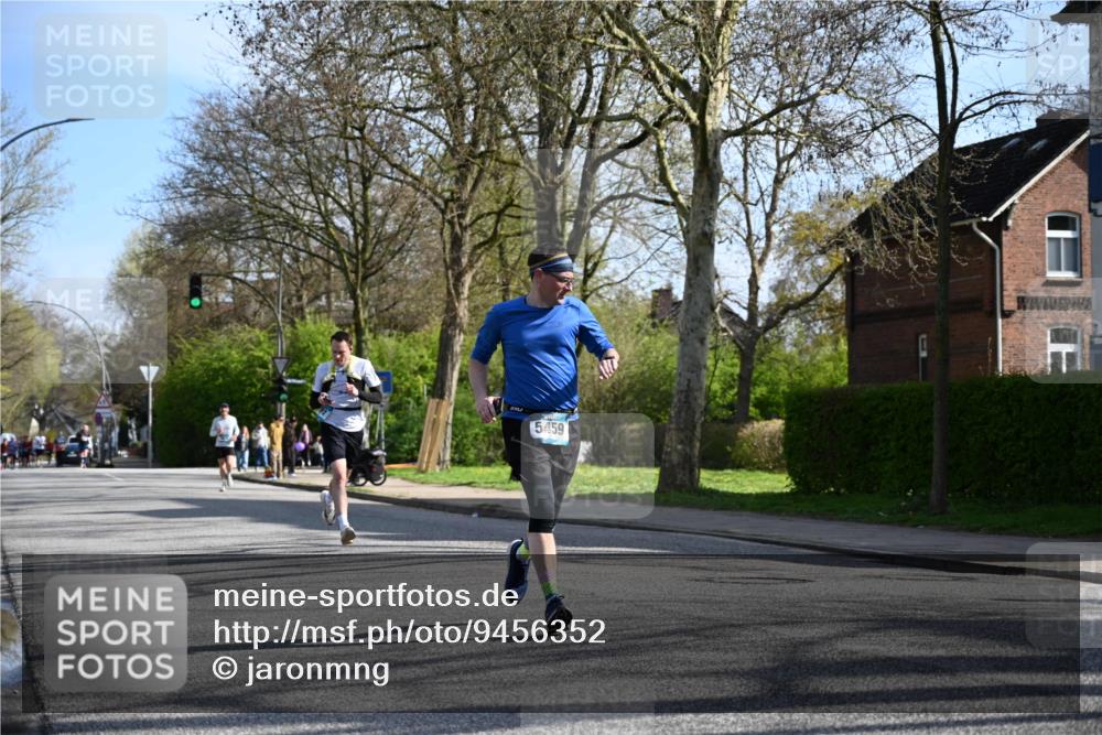 12.04.2026 - 45. Internationalen Wilhelmsburger Insellauf J. Mangold http://msf.ph/oto/9456352 12.04.2026 10:29:47 Ziel 3542, 4511, 5459, 4670, 4904, 5534, 3845, 5052, 4275, 4748, 4749, 3081, 3958, 4340, 2317 meine-sportfotos.de