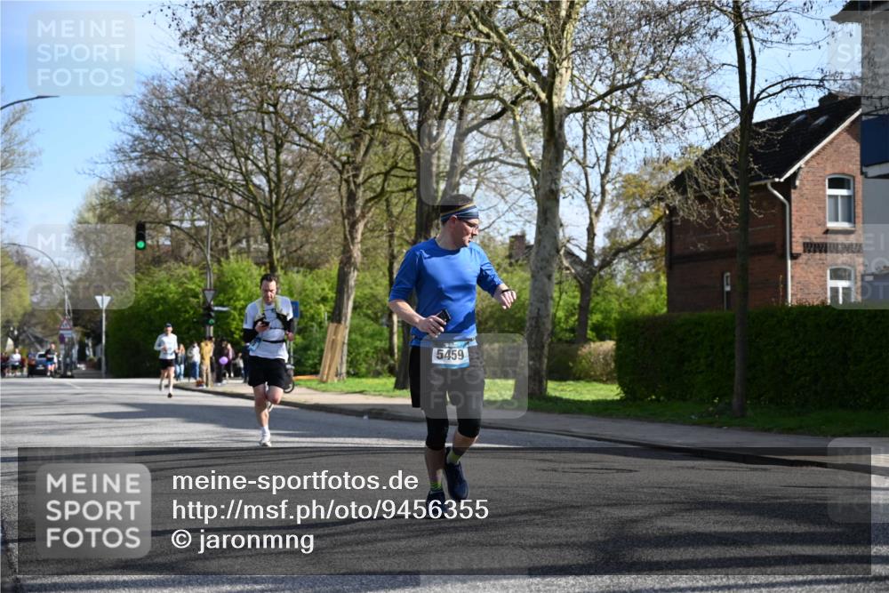 12.04.2026 - 45. Internationalen Wilhelmsburger Insellauf J. Mangold http://msf.ph/oto/9456355 12.04.2026 10:29:47 Ziel 3542, 4511, 5459, 4670, 4904, 5534, 3845, 5052, 4275, 4748, 4749, 3081, 3958, 4340, 2317 meine-sportfotos.de