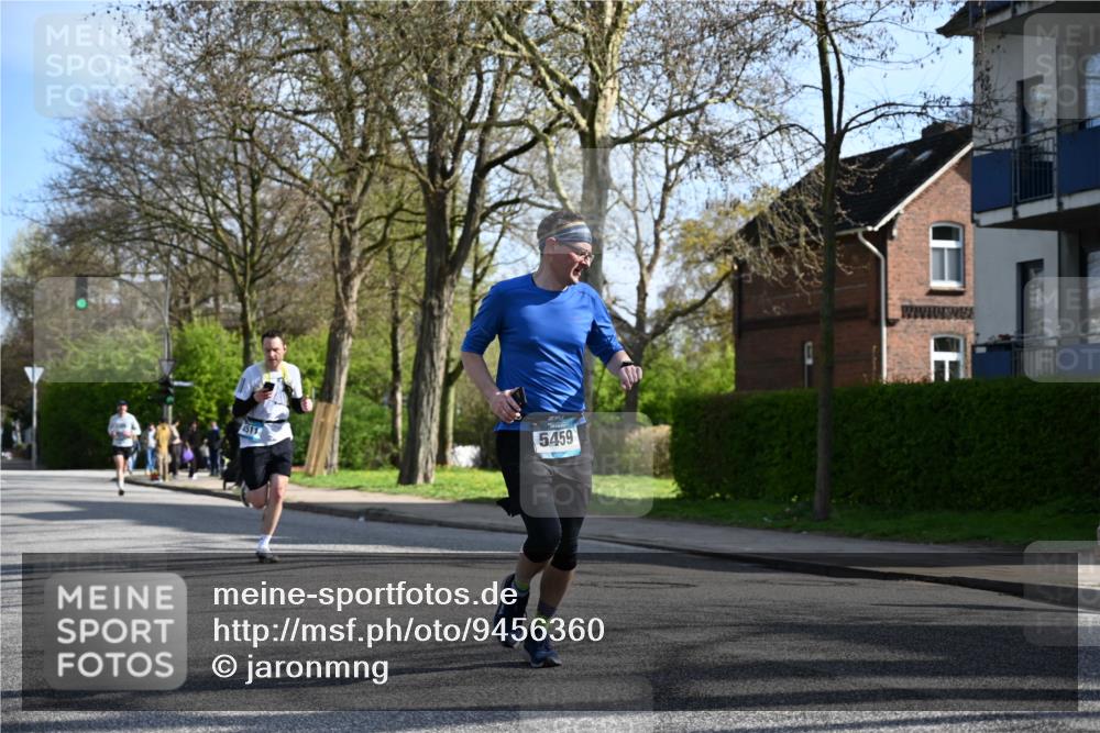 12.04.2026 - 45. Internationalen Wilhelmsburger Insellauf J. Mangold http://msf.ph/oto/9456360 12.04.2026 10:29:48 Ziel 3542, 4511, 5459, 4670, 4904, 5534, 3845, 5052, 4275, 4748, 4749, 4748, 4749, 3081, 3958, 4340, 2317 meine-sportfotos.de