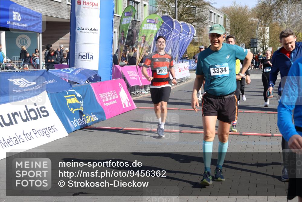 12.04.2026 - 45. Internationalen Wilhelmsburger Insellauf Strokosch-Dieckow http://msf.ph/oto/9456362 12.04.2026 10:45:49 Ziel 4958, 3500, 4928, 4333, 2301, 2995, 2134 meine-sportfotos.de