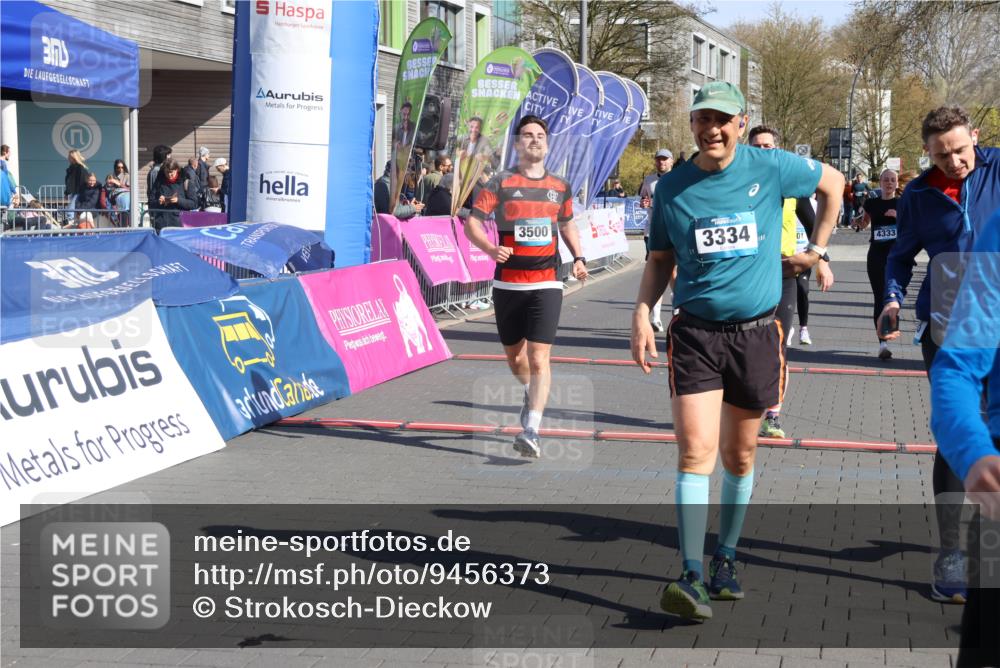 12.04.2026 - 45. Internationalen Wilhelmsburger Insellauf Strokosch-Dieckow http://msf.ph/oto/9456373 12.04.2026 10:45:49 Ziel 4958, 3500, 4928, 4333, 2301, 2995, 2134 meine-sportfotos.de