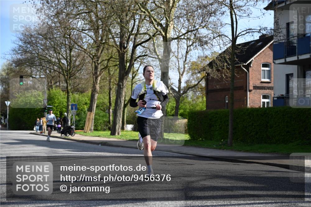 12.04.2026 - 45. Internationalen Wilhelmsburger Insellauf J. Mangold http://msf.ph/oto/9456376 12.04.2026 10:29:49 Ziel 3542, 4511, 5459, 4670, 4904, 5534, 3845, 5052, 4275, 4748, 4749, 3081, 3958, 4340, 2317 meine-sportfotos.de