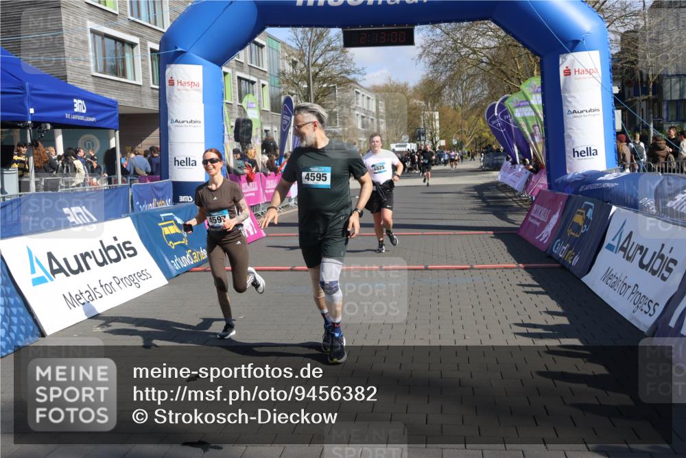 12.04.2026 - 45. Internationalen Wilhelmsburger Insellauf Strokosch-Dieckow http://msf.ph/oto/9456382 12.04.2026 11:02:58 Ziel 2418, 2398, 4595, 4597, 4825 meine-sportfotos.de