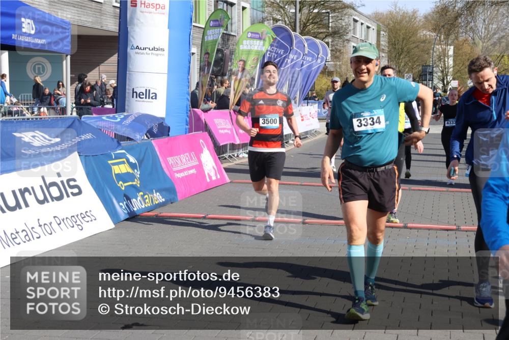 12.04.2026 - 45. Internationalen Wilhelmsburger Insellauf Strokosch-Dieckow http://msf.ph/oto/9456383 12.04.2026 10:45:49 Ziel 4958, 3500, 4928, 4333, 2301, 2995, 2134 meine-sportfotos.de