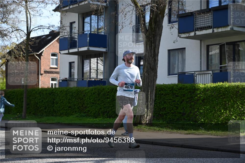 12.04.2026 - 45. Internationalen Wilhelmsburger Insellauf J. Mangold http://msf.ph/oto/9456388 12.04.2026 10:29:57 Ziel 4511, 5459, 4670, 4904, 5534, 3845, 5052, 4275, 4748, 4749, 3081, 3958, 4340, 2317, 5841, 5236, 4713 meine-sportfotos.de