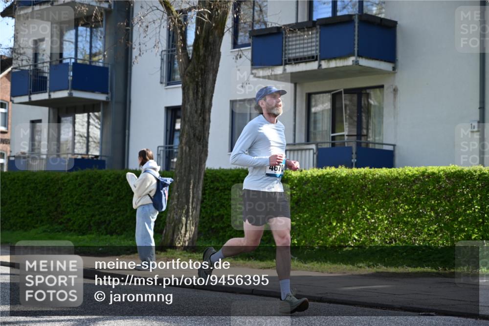 12.04.2026 - 45. Internationalen Wilhelmsburger Insellauf J. Mangold http://msf.ph/oto/9456395 12.04.2026 10:29:57 Ziel 4511, 5459, 4670, 4904, 5534, 3845, 5052, 4275, 4748, 4749, 3081, 3958, 4340, 2317, 5841, 5236, 4713 meine-sportfotos.de