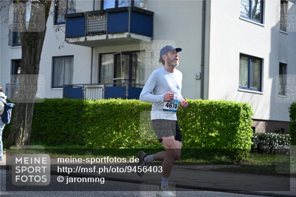 12.04.2026 - 45. Internationalen Wilhelmsburger Insellauf J. Mangold http://msf.ph/oto/9456403 12.04.2026 10:29:58 Ziel 4511, 5459, 4670, 4904, 5534, 3845, 5052, 4275, 5052, 4275, 4748, 4749, 3081, 3958, 4340, 2317, 2317, 5841, 5236, 4713, 2323 meine-sportfotos.de