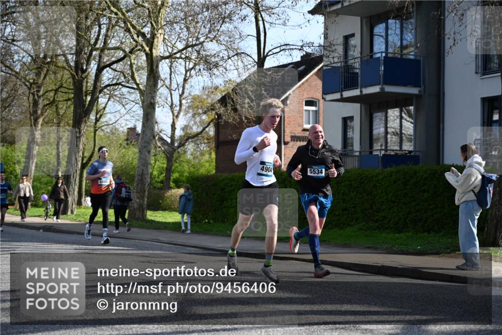 12.04.2026 - 45. Internationalen Wilhelmsburger Insellauf J. Mangold http://msf.ph/oto/9456406 12.04.2026 10:30:08 Ziel 4904, 5534, 3845, 5052, 4275, 4748, 4749, 3081, 3958, 4340, 2317, 5841, 5236, 4713, 2323, 4787 meine-sportfotos.de