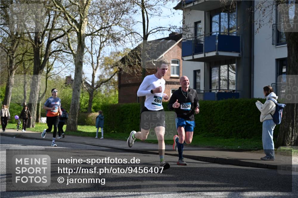 12.04.2026 - 45. Internationalen Wilhelmsburger Insellauf J. Mangold http://msf.ph/oto/9456407 12.04.2026 10:30:08 Ziel 4904, 5534, 3845, 5052, 4275, 4748, 4749, 3081, 3958, 4340, 2317, 5841, 5236, 4713, 2323, 4787 meine-sportfotos.de