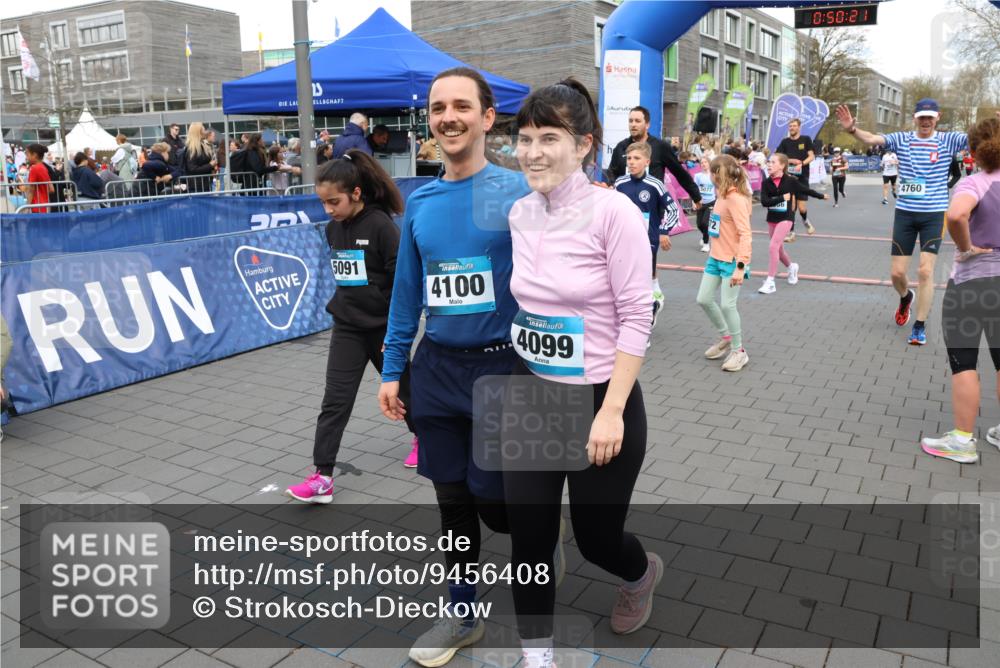 12.04.2026 - 45. Internationalen Wilhelmsburger Insellauf Strokosch-Dieckow http://msf.ph/oto/9456408 12.04.2026 13:03:20 Ziel 4100, 4099 meine-sportfotos.de