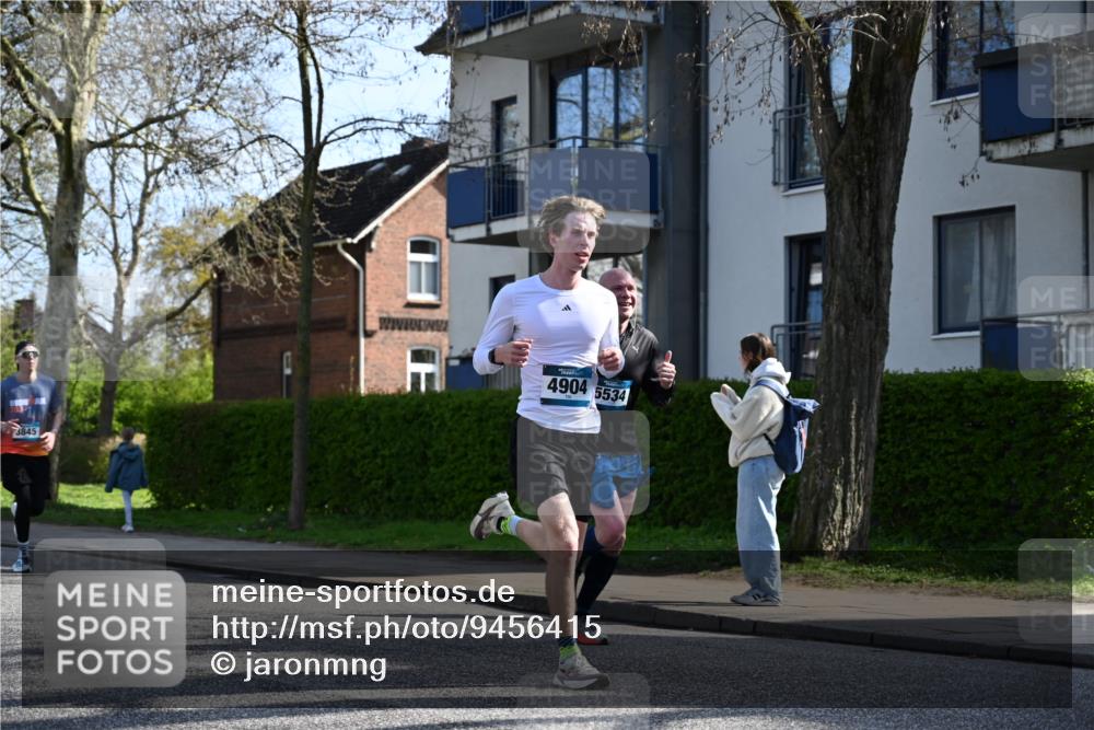 12.04.2026 - 45. Internationalen Wilhelmsburger Insellauf J. Mangold http://msf.ph/oto/9456415 12.04.2026 10:30:09 Ziel 4904, 5534, 3845, 5052, 4275, 4748, 4749, 3081, 3958, 4340, 2317, 5841, 5236, 4713, 2323, 4787, 3095 meine-sportfotos.de