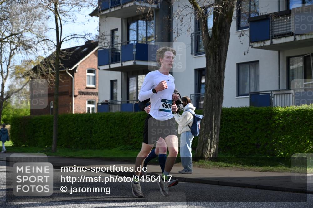 12.04.2026 - 45. Internationalen Wilhelmsburger Insellauf J. Mangold http://msf.ph/oto/9456417 12.04.2026 10:30:09 Ziel 4904, 5534, 3845, 5052, 4275, 4748, 4749, 3081, 3958, 4340, 2317, 5841, 5236, 4713, 2323, 4787, 3095 meine-sportfotos.de