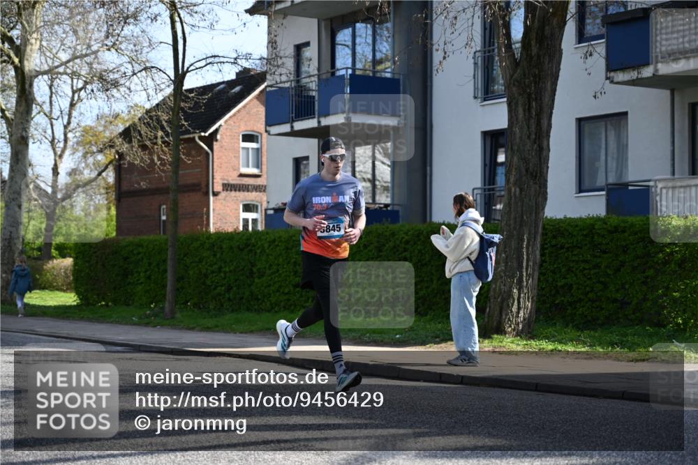 12.04.2026 - 45. Internationalen Wilhelmsburger Insellauf J. Mangold http://msf.ph/oto/9456429 12.04.2026 10:30:11 Ziel 4904, 5534, 3845, 5052, 4275, 4748, 4749, 3081, 3958, 4340, 2317, 5841, 5236, 4713, 2323, 4787, 3095 meine-sportfotos.de