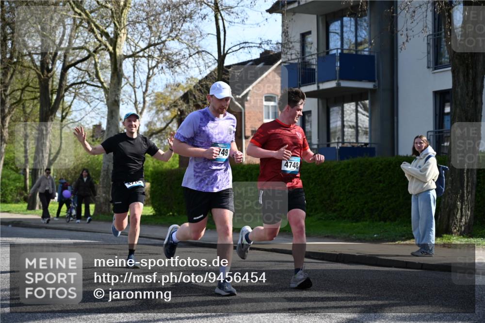 12.04.2026 - 45. Internationalen Wilhelmsburger Insellauf J. Mangold http://msf.ph/oto/9456454 12.04.2026 10:30:14 Ziel 4904, 5534, 3845, 5052, 4275, 4748, 4749, 3081, 3958, 4340, 2317, 5841, 5236, 5841, 5236, 4713, 2323, 4787, 3095, 3016 meine-sportfotos.de