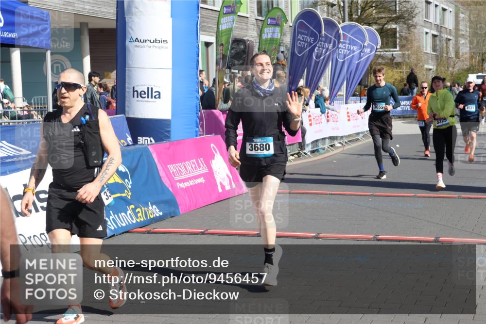 12.04.2026 - 45. Internationalen Wilhelmsburger Insellauf Strokosch-Dieckow http://msf.ph/oto/9456457 12.04.2026 10:46:03 Ziel 3337, 3680, 5325, 3653, 4139, 4531, 5694 meine-sportfotos.de