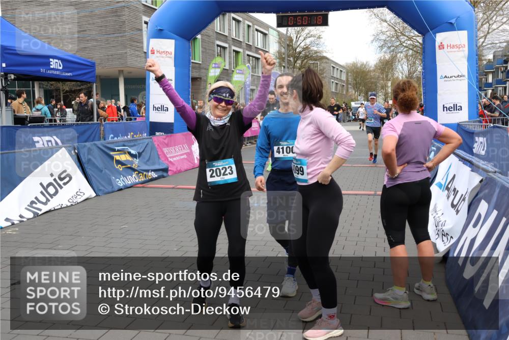 12.04.2026 - 45. Internationalen Wilhelmsburger Insellauf Strokosch-Dieckow http://msf.ph/oto/9456479 12.04.2026 13:03:17 Ziel 2023, 4100 meine-sportfotos.de