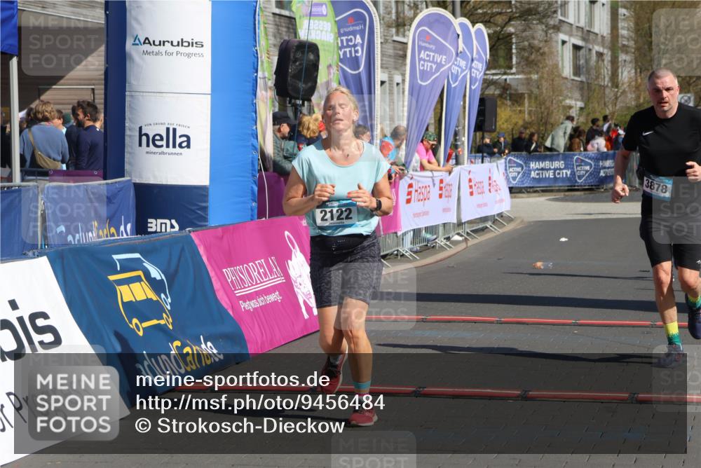 12.04.2026 - 45. Internationalen Wilhelmsburger Insellauf Strokosch-Dieckow http://msf.ph/oto/9456484 12.04.2026 11:03:06 Ziel 2122, 3878, 2016 meine-sportfotos.de