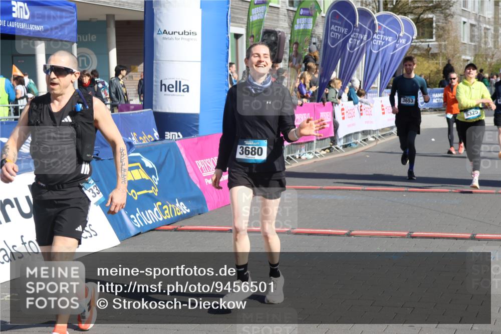 12.04.2026 - 45. Internationalen Wilhelmsburger Insellauf Strokosch-Dieckow http://msf.ph/oto/9456501 12.04.2026 10:46:03 Ziel 3337, 3680, 5325, 3653, 4139, 4531, 5694 meine-sportfotos.de