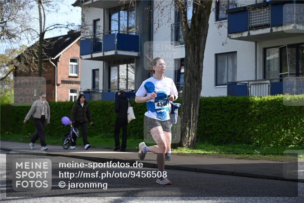 12.04.2026 - 45. Internationalen Wilhelmsburger Insellauf J. Mangold http://msf.ph/oto/9456508 12.04.2026 10:30:23 Ziel 5052, 4275, 4748, 4749, 3081, 3958, 4340, 2317, 5841, 5236, 4713, 2323, 4787, 3095, 3016, 2831, 5811, 2325 meine-sportfotos.de