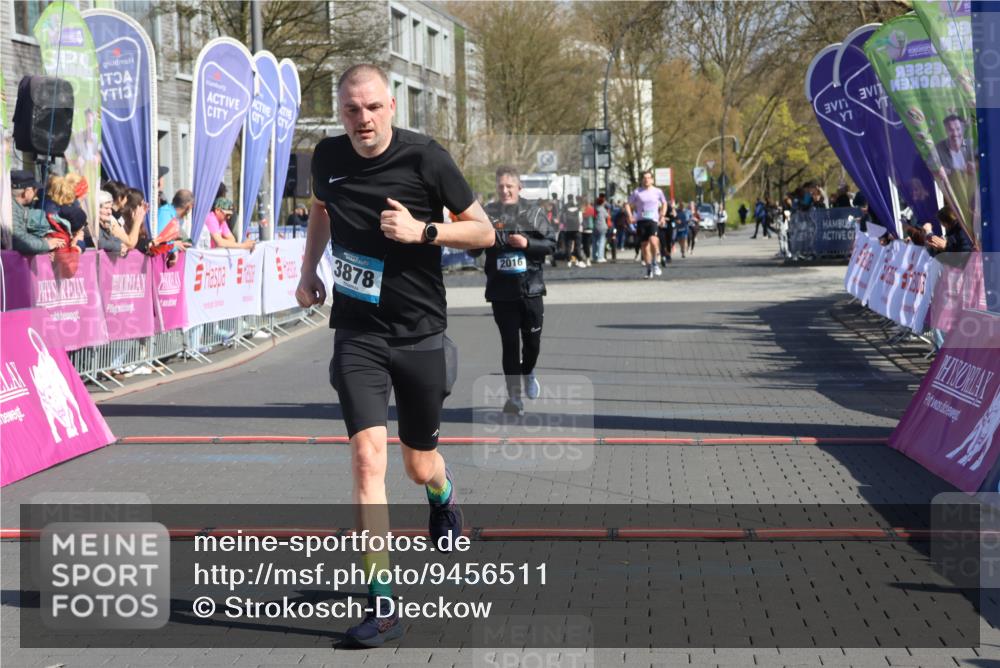 12.04.2026 - 45. Internationalen Wilhelmsburger Insellauf Strokosch-Dieckow http://msf.ph/oto/9456511 12.04.2026 11:03:07 Ziel 2122, 3878, 2016 meine-sportfotos.de