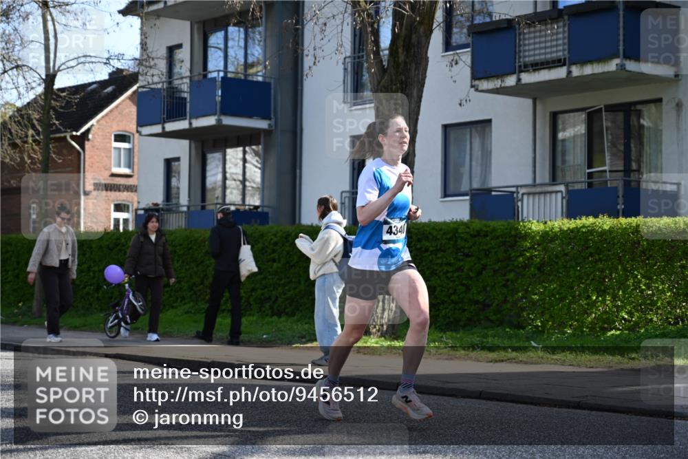 12.04.2026 - 45. Internationalen Wilhelmsburger Insellauf J. Mangold http://msf.ph/oto/9456512 12.04.2026 10:30:23 Ziel 5052, 4275, 4748, 4749, 3081, 3958, 4340, 2317, 5841, 5236, 4713, 2323, 4787, 3095, 3016, 2831, 5811, 2325 meine-sportfotos.de