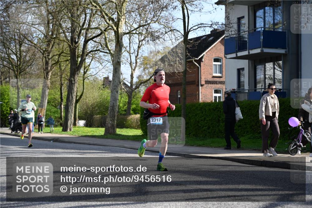 12.04.2026 - 45. Internationalen Wilhelmsburger Insellauf J. Mangold http://msf.ph/oto/9456516 12.04.2026 10:30:25 Ziel 4748, 4749, 3081, 3958, 4340, 2317, 5841, 5236, 4713, 2323, 4787, 3095, 3016, 2831, 5811, 2325, 5661 meine-sportfotos.de