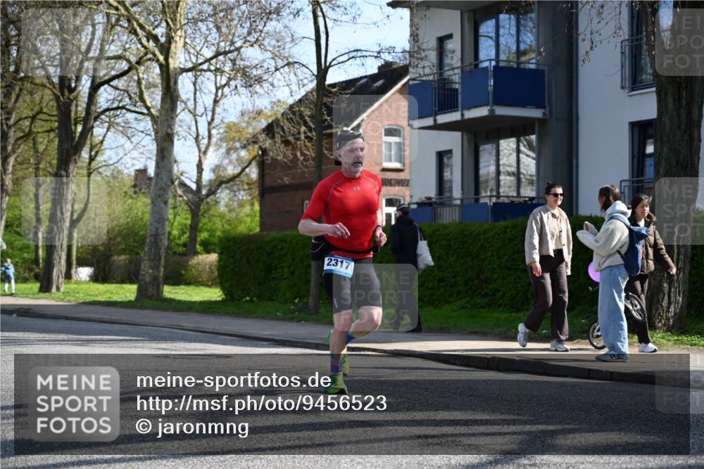 12.04.2026 - 45. Internationalen Wilhelmsburger Insellauf J. Mangold http://msf.ph/oto/9456523 12.04.2026 10:30:25 Ziel 4748, 4749, 3081, 3958, 4340, 2317, 5841, 5236, 4713, 2323, 4787, 3095, 3016, 2831, 5811, 2325, 5661 meine-sportfotos.de