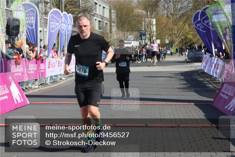 12.04.2026 - 45. Internationalen Wilhelmsburger Insellauf Strokosch-Dieckow http://msf.ph/oto/9456527 12.04.2026 11:03:07 Ziel 2122, 3878, 2016 meine-sportfotos.de