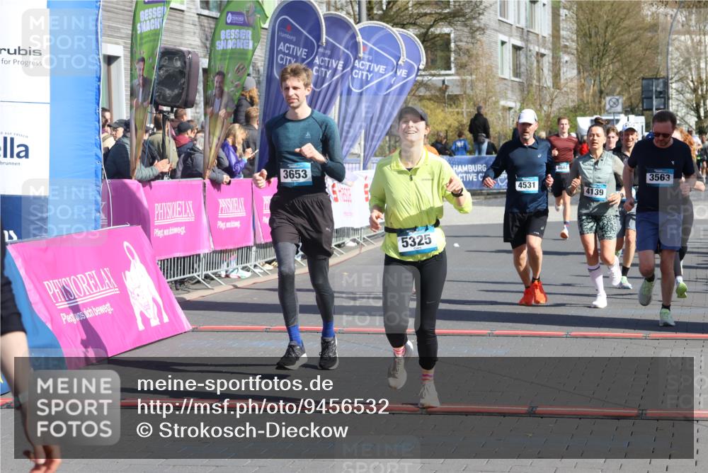 12.04.2026 - 45. Internationalen Wilhelmsburger Insellauf Strokosch-Dieckow http://msf.ph/oto/9456532 12.04.2026 10:46:05 Ziel 3337, 3680, 5325, 3653, 4139, 4531, 5694, 2216, 3430 meine-sportfotos.de
