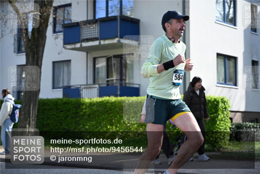 12.04.2026 - 45. Internationalen Wilhelmsburger Insellauf J. Mangold http://msf.ph/oto/9456544 12.04.2026 10:30:30 Ziel 3958, 4340, 2317, 5841, 5236, 4713, 2323, 4787, 3095, 3016, 2831, 5811, 5811, 2325, 5661, 4766 meine-sportfotos.de