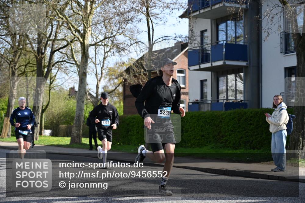 12.04.2026 - 45. Internationalen Wilhelmsburger Insellauf J. Mangold http://msf.ph/oto/9456552 12.04.2026 10:30:37 Ziel 5841, 5236, 4713, 2323, 4787, 3095, 3016, 2831, 5811, 2325, 5661, 4766, 4329, 4212, 5526 meine-sportfotos.de