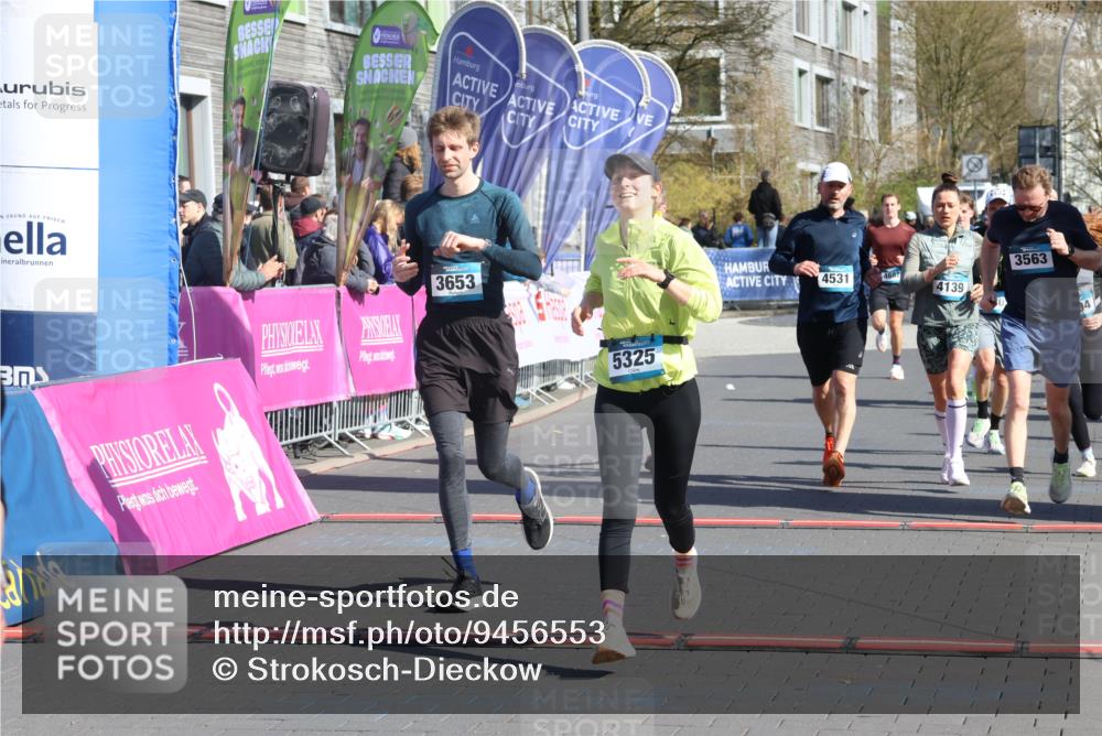 12.04.2026 - 45. Internationalen Wilhelmsburger Insellauf Strokosch-Dieckow http://msf.ph/oto/9456553 12.04.2026 10:46:05 Ziel 3337, 3680, 5325, 3653, 4139, 4531, 5694, 2216, 3430 meine-sportfotos.de