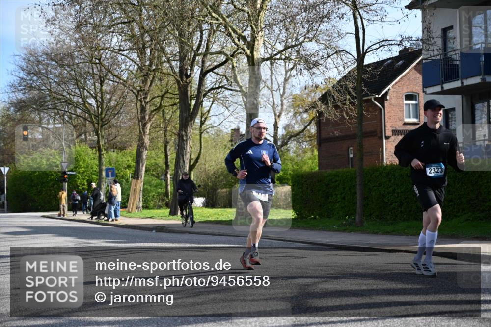 12.04.2026 - 45. Internationalen Wilhelmsburger Insellauf J. Mangold http://msf.ph/oto/9456558 12.04.2026 10:30:38 Ziel 5841, 5236, 4713, 2323, 4787, 3095, 3016, 3016, 2831, 5811, 2325, 5661, 4766, 4329, 4212, 5526, 2284 meine-sportfotos.de