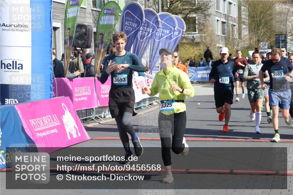 12.04.2026 - 45. Internationalen Wilhelmsburger Insellauf Strokosch-Dieckow http://msf.ph/oto/9456568 12.04.2026 10:46:05 Ziel 3337, 3680, 5325, 3653, 4139, 4531, 5694, 2216, 3430 meine-sportfotos.de